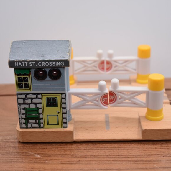 Hatt St. Crossing Works VGUC Learning Curve Lights Thomas Train Wooden Railway - Picture 9 of 10